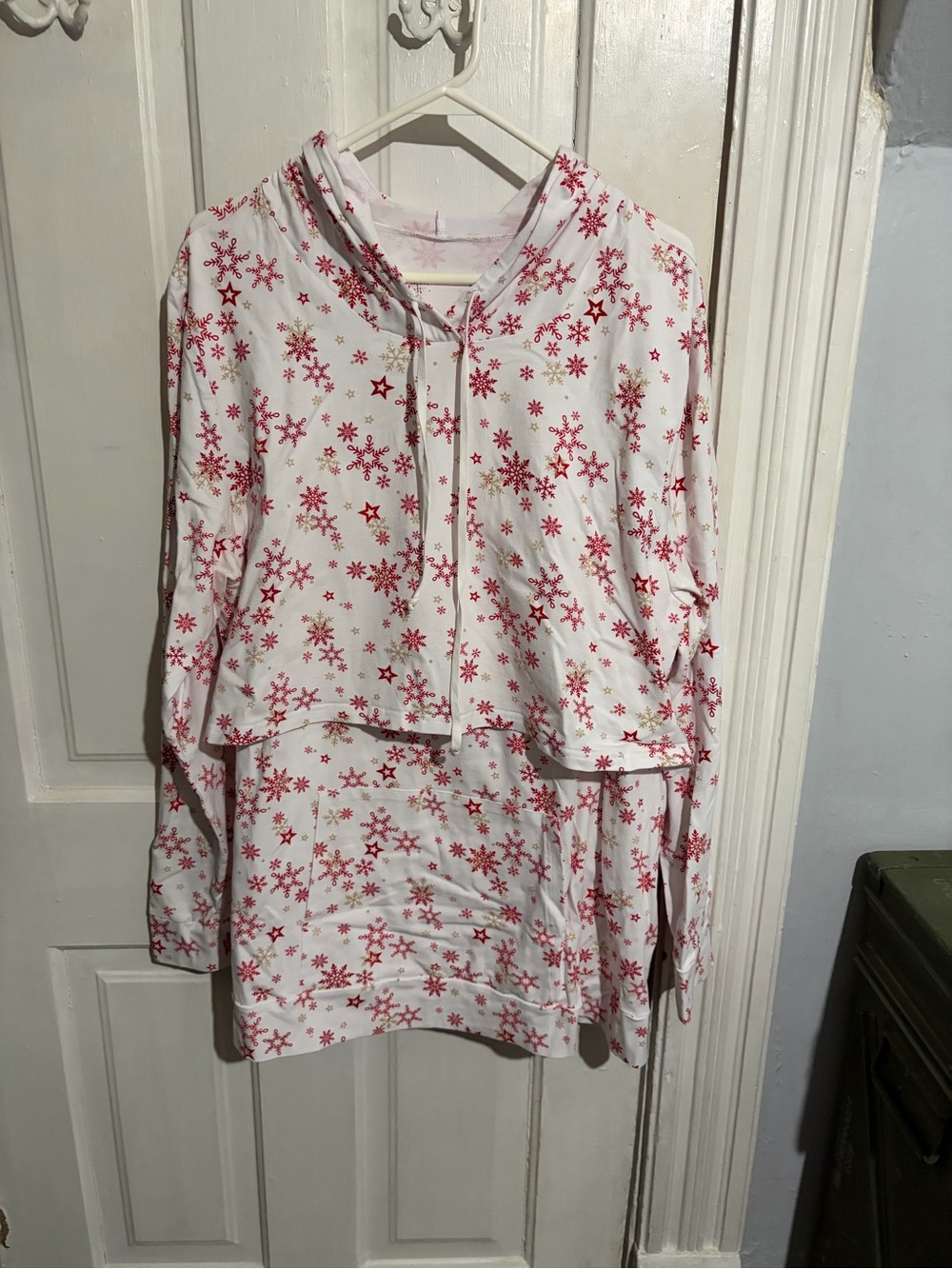 2X Latched Mama White Snowflake Shirt